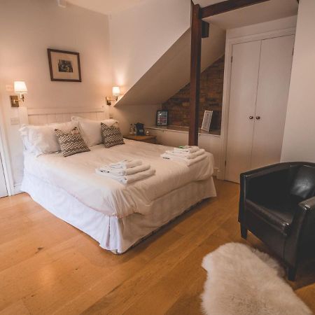 The Bewicke Arms Bed & Breakfast Hallaton ภายนอก รูปภาพ