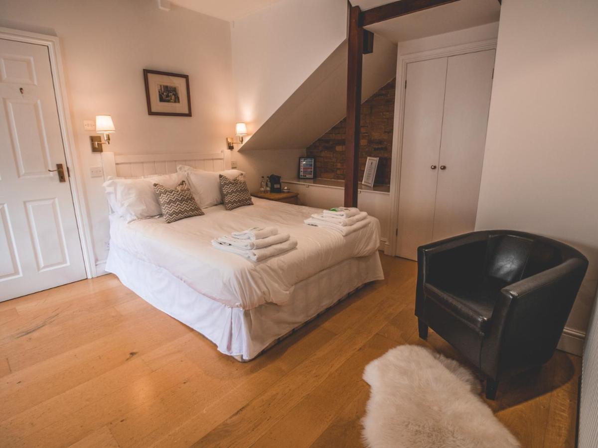 The Bewicke Arms Bed & Breakfast Hallaton ภายนอก รูปภาพ