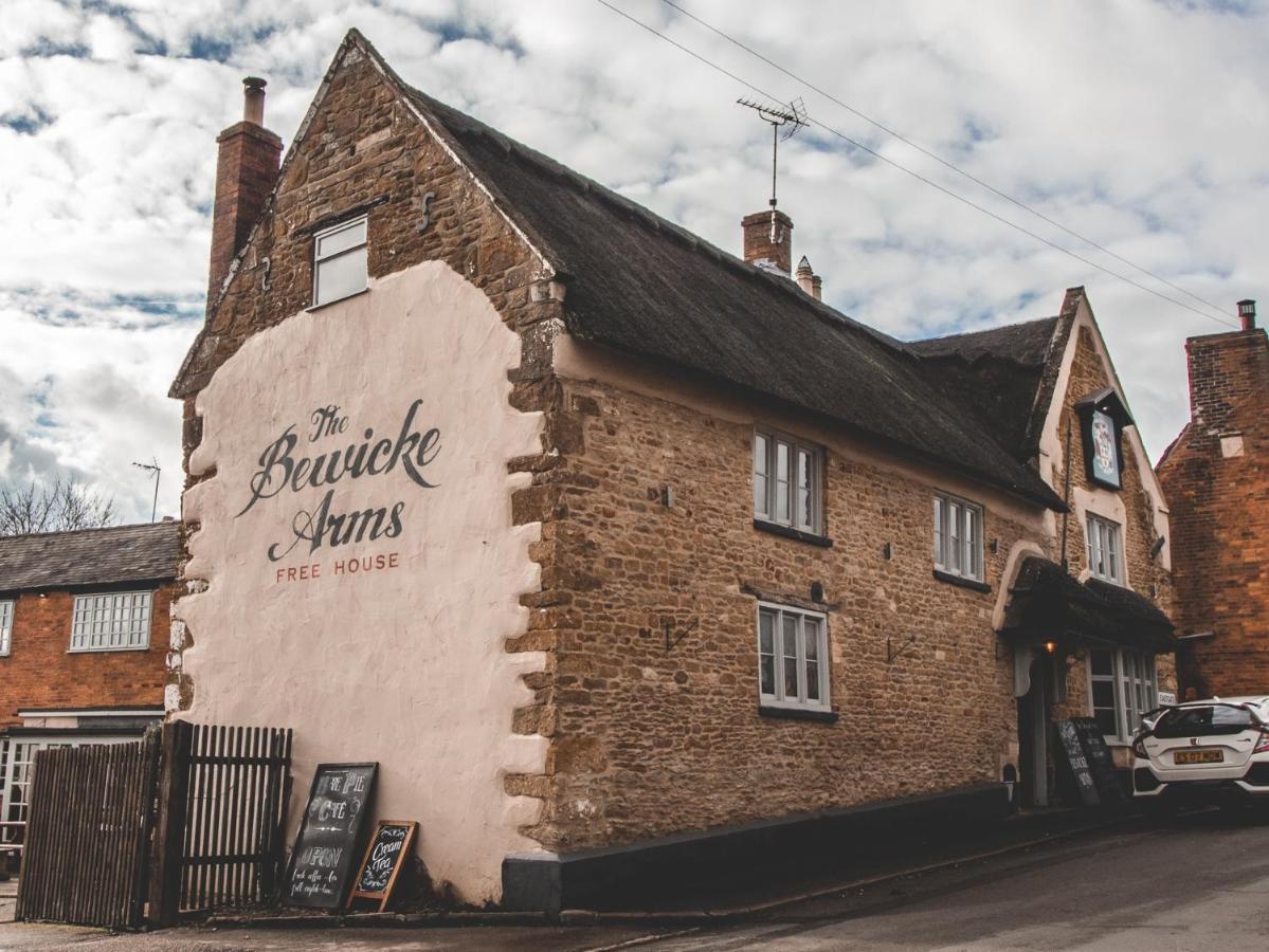 The Bewicke Arms Bed & Breakfast Hallaton ภายนอก รูปภาพ