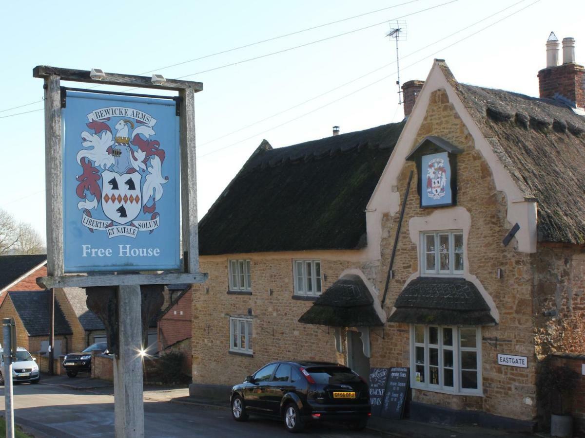 The Bewicke Arms Bed & Breakfast Hallaton ภายนอก รูปภาพ