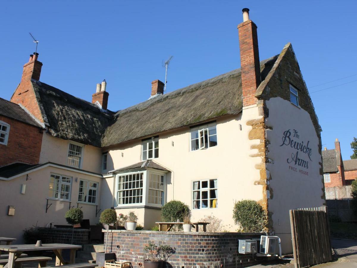 The Bewicke Arms Bed & Breakfast Hallaton ภายนอก รูปภาพ